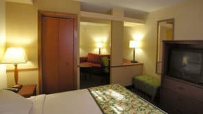 Fairfield Inn and suites Williamsburg VA King suites