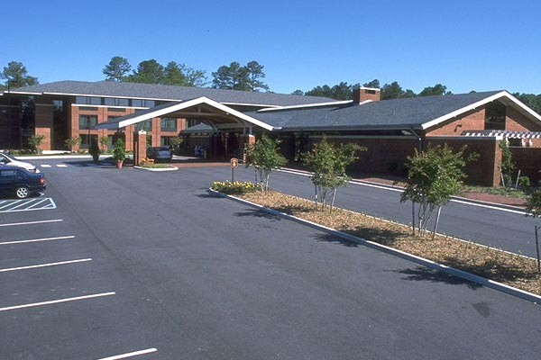 Colonial Williamsburg Woodlands Hotel parking lot